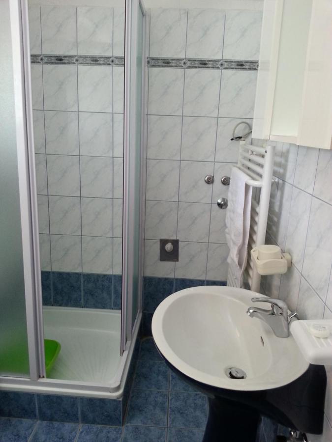 Apartmani Elena Malinska Ngoại thất bức ảnh
