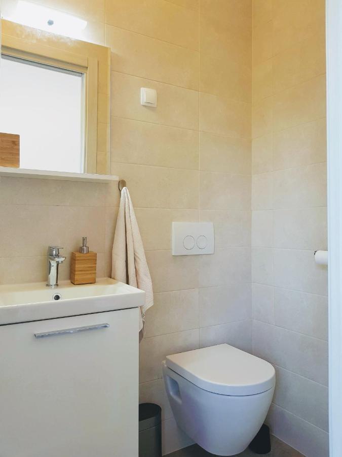 Apartmani Elena Malinska Ngoại thất bức ảnh