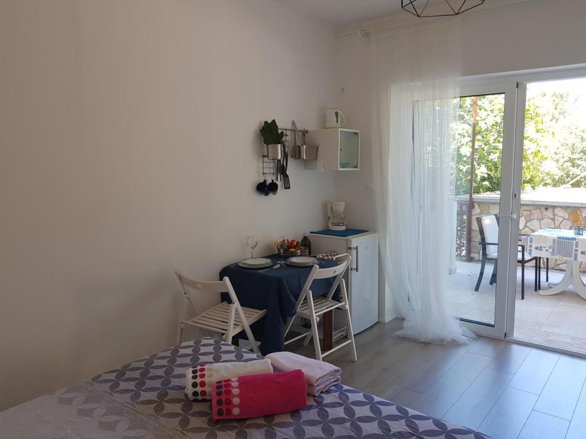 Apartmani Elena Malinska Ngoại thất bức ảnh