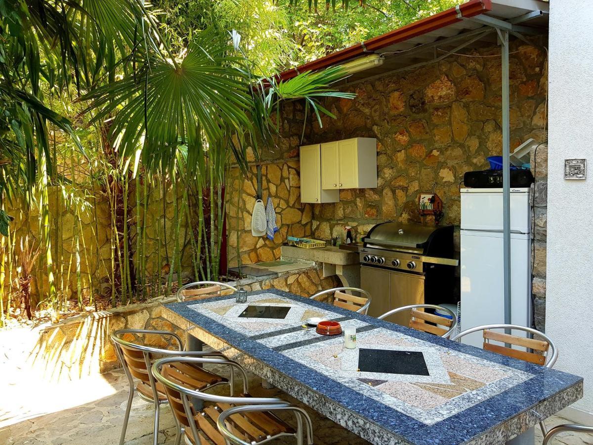Apartmani Elena Malinska Ngoại thất bức ảnh