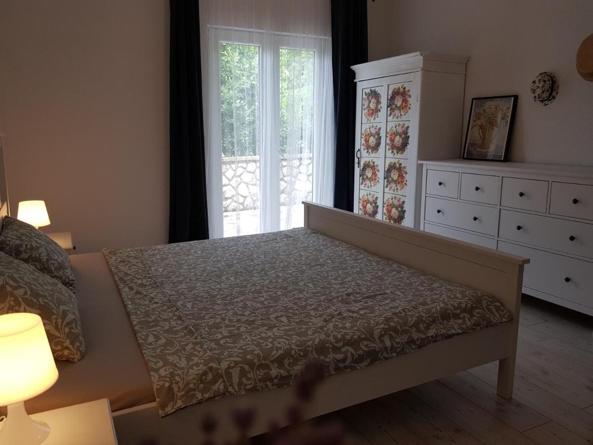 Apartmani Elena Malinska Ngoại thất bức ảnh