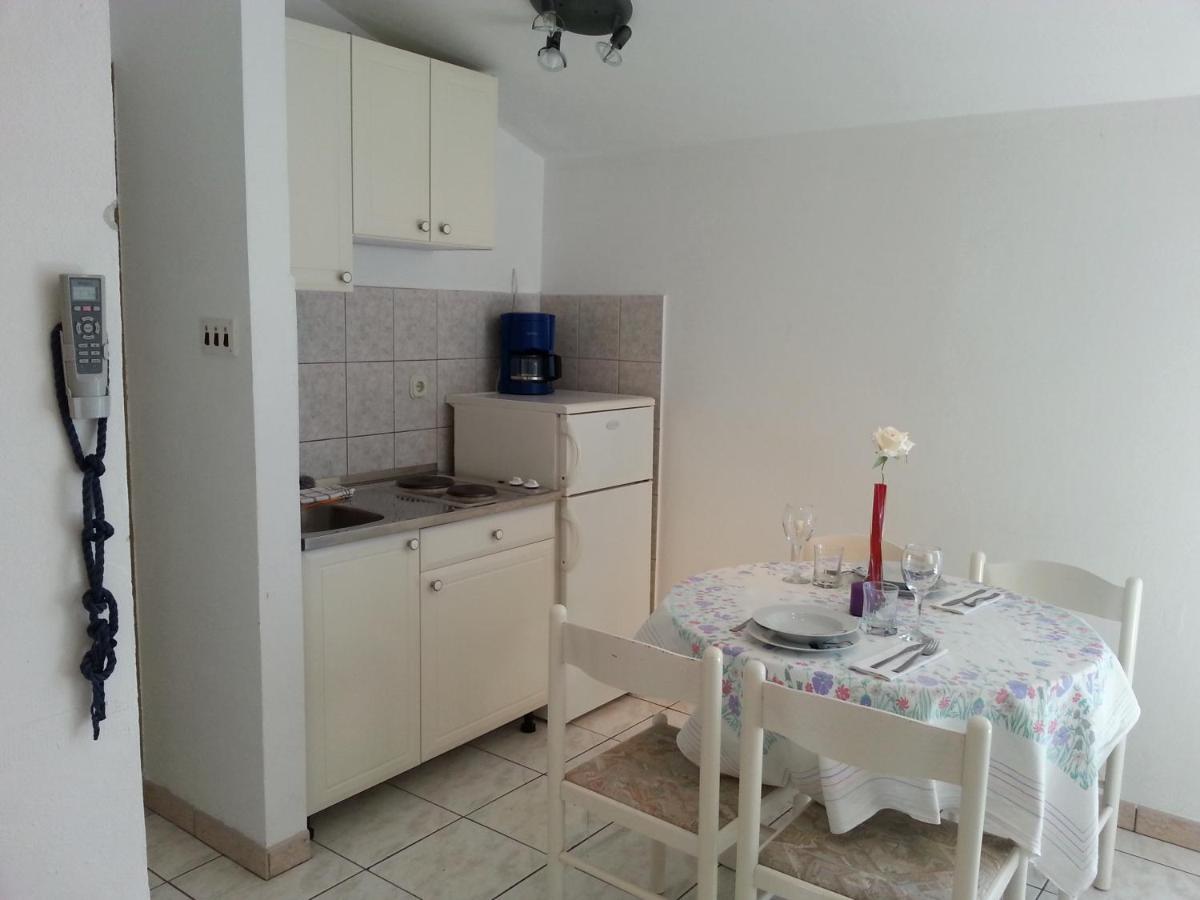 Apartmani Elena Malinska Ngoại thất bức ảnh