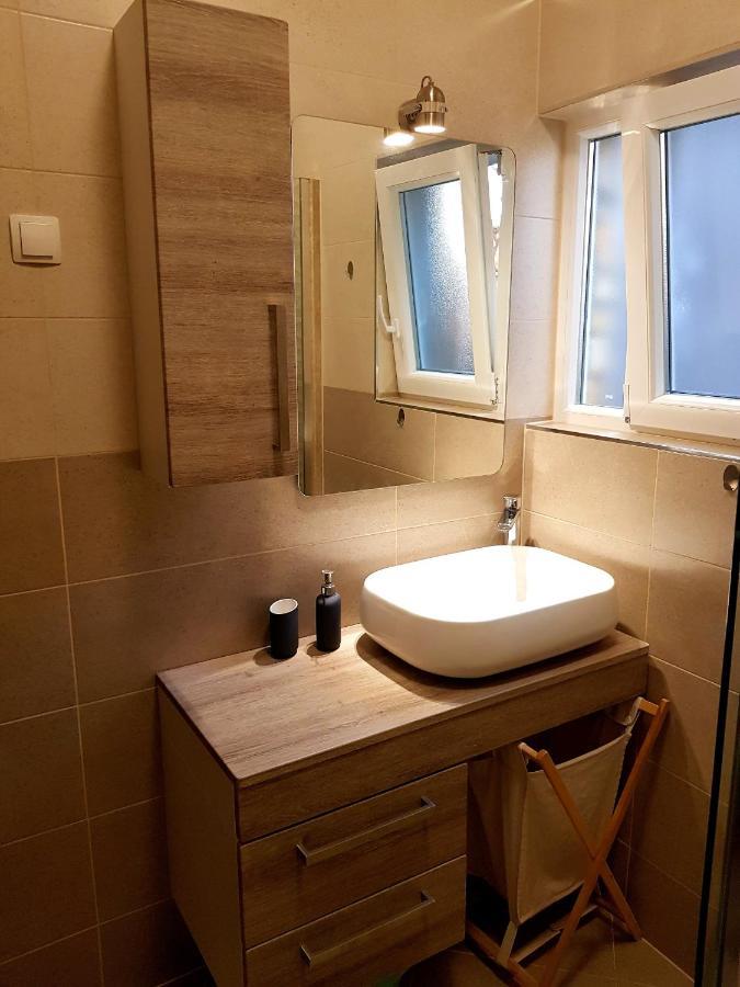 Apartmani Elena Malinska Ngoại thất bức ảnh