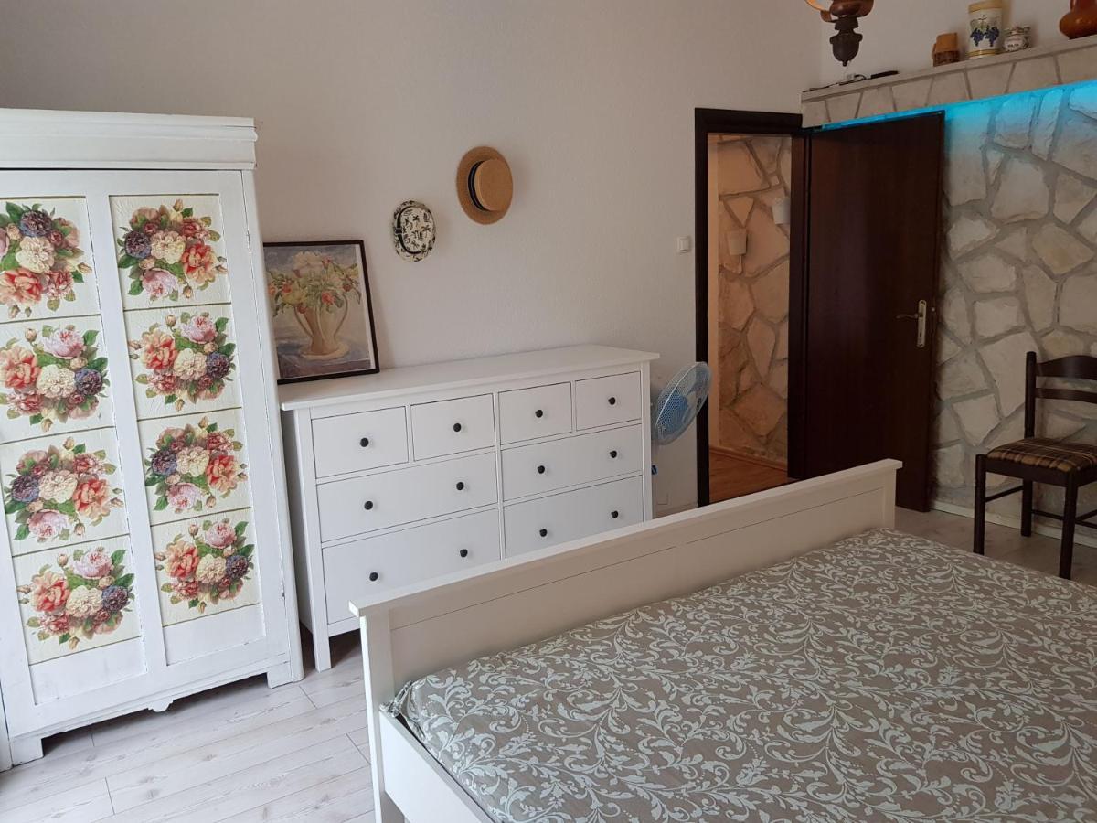 Apartmani Elena Malinska Ngoại thất bức ảnh