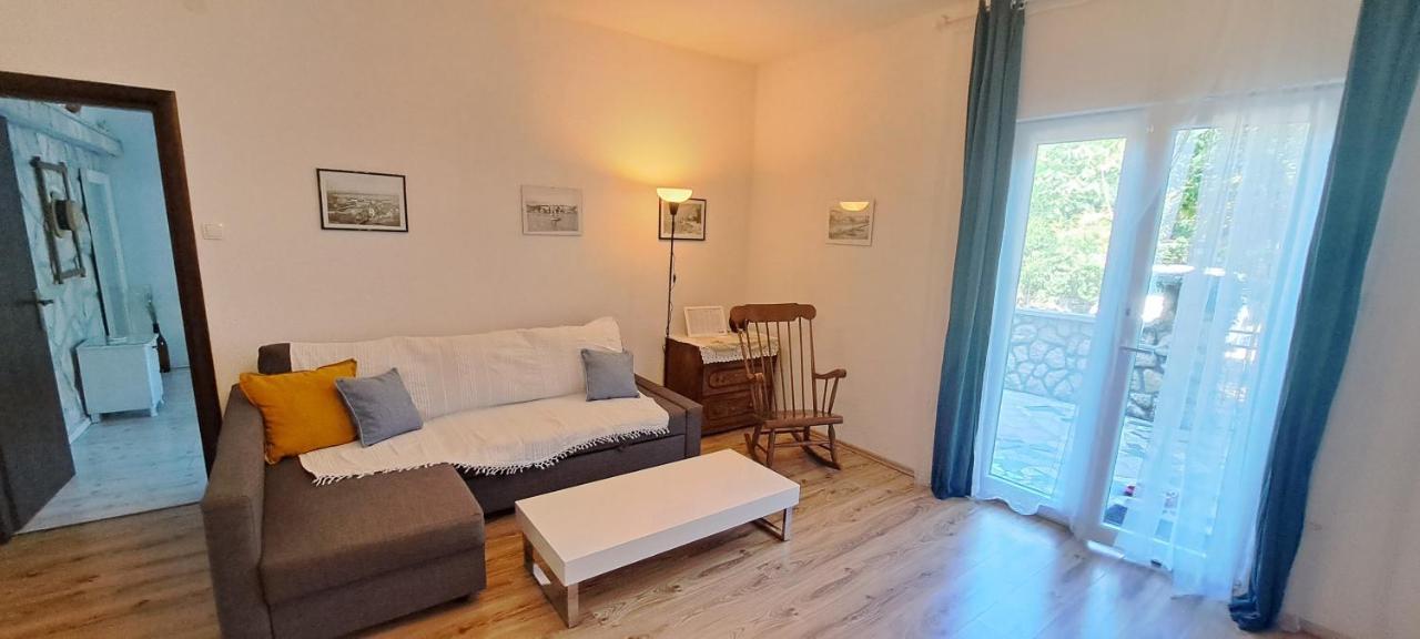 Apartmani Elena Malinska Ngoại thất bức ảnh